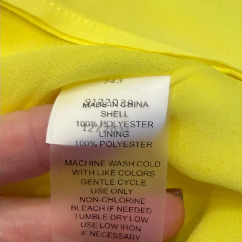 Vince Camuto Citrus Splash Bright Lemon V-Neck Blouse NWT - Picture 8 of 13